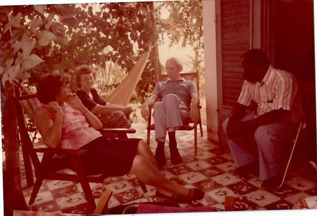 Missionnaires de la SIL Mme Greenlee, Dr Harry Greenlee et Joseph Niamoulé